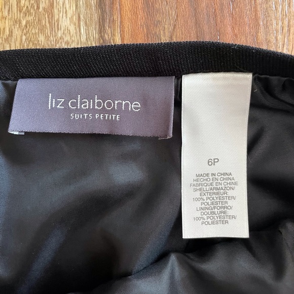 ❌SOLD❌ Liz Claiborne 3 Piece Suit - Picture 3 of 7